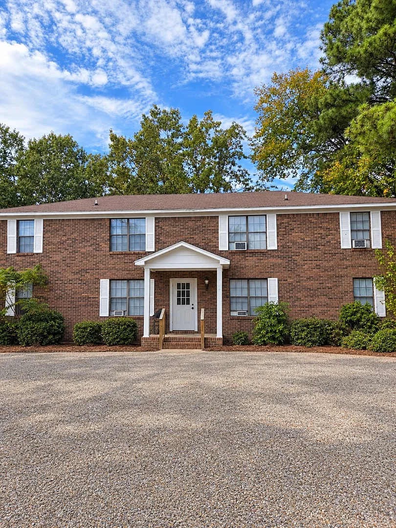 37 River Oaks Dr - Apt C — Photo 1