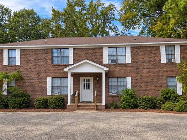 37 River Oaks Dr APT C, Jackson, TN 38305