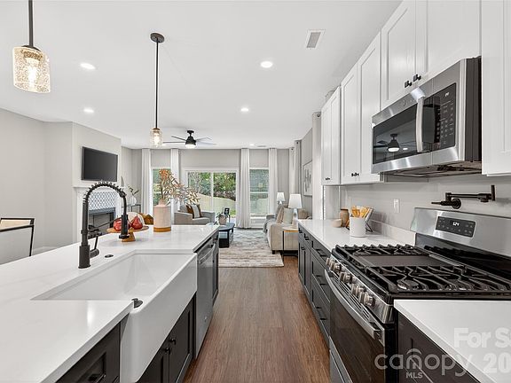 5th image of 3219 Credenza Rd