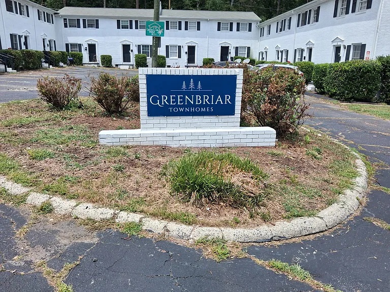200 Greenbriar Townhomes #H — Photo 9