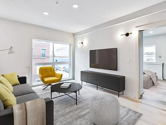 4th image of 520 W Oxford St #115B