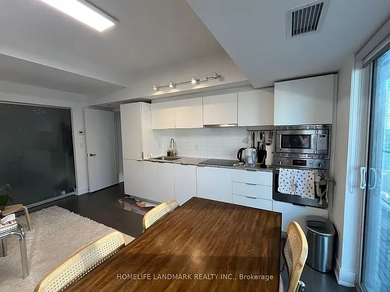 955 Bay St #1501 — Photo 4