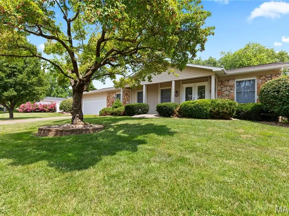 2404 Westport Ln, Saint Charles, MO 63301