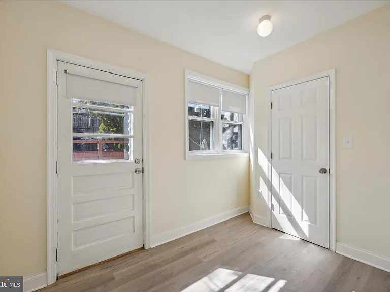 467 Ripka St — Photo 6
