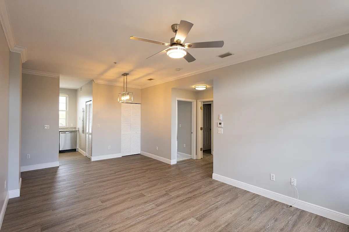 Riving room - 101 SE Ocean Blvd #305