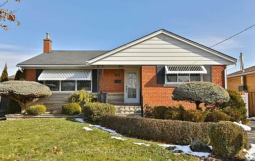 729 Parker Cres Photo 1