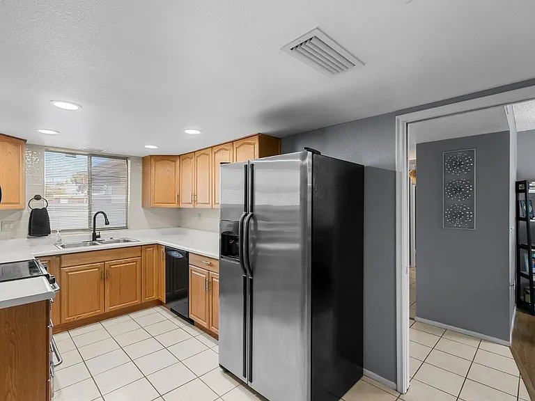 2355 W Voltaire Ave — Photo 6