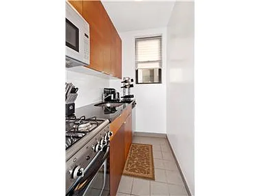 Rented by Douglas Elliman | media 19