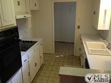 2nd image of 2409 Ivanhoe Ln