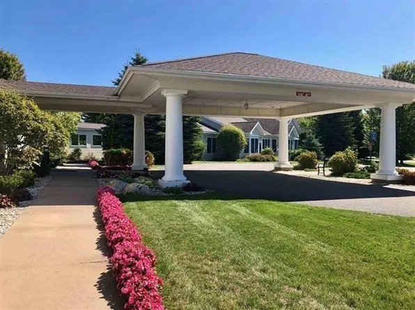 4143 Village Cir, Harbor Springs, MI 49740