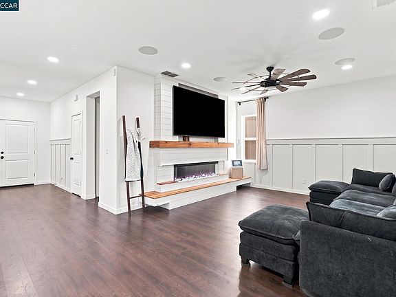 4th image of 145 Willowrun Way