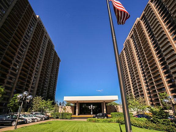 2nd image of 3705 S George Mason Dr APT 116S