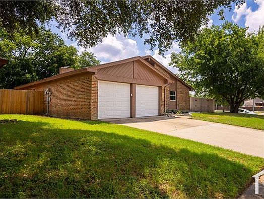 1st image of 829 Lottie Ln