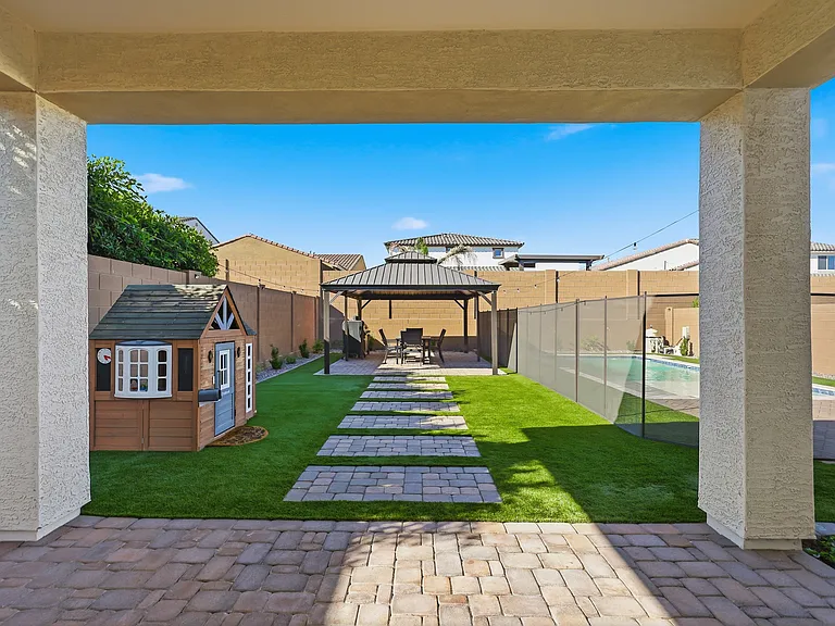 20234 W Turney Ave — Photo 22