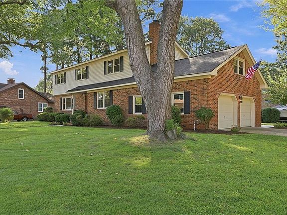 3rd image of 957 Edwin Dr