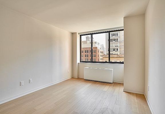 5th image of 1 Columbus Pl APT N15k