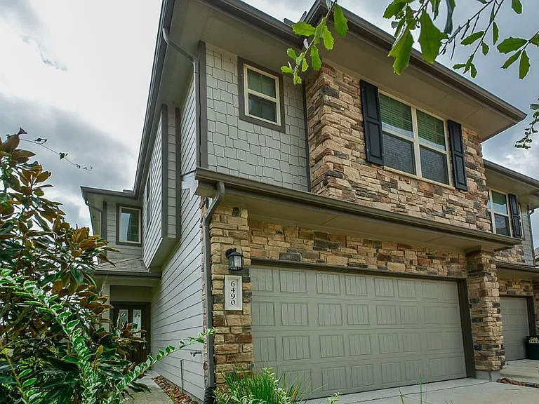6490 Calgary Woods Ln — Photo 2