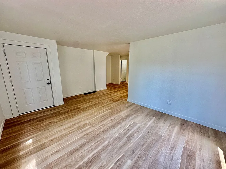 2022 W Dean Ave — Photo 8