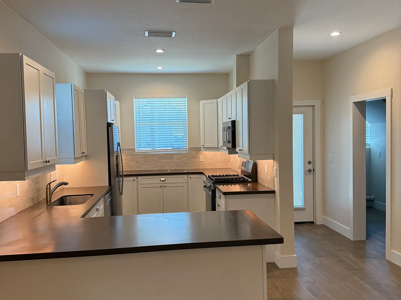 1 bed, 1200 sqft, $1,850 — Photo 2