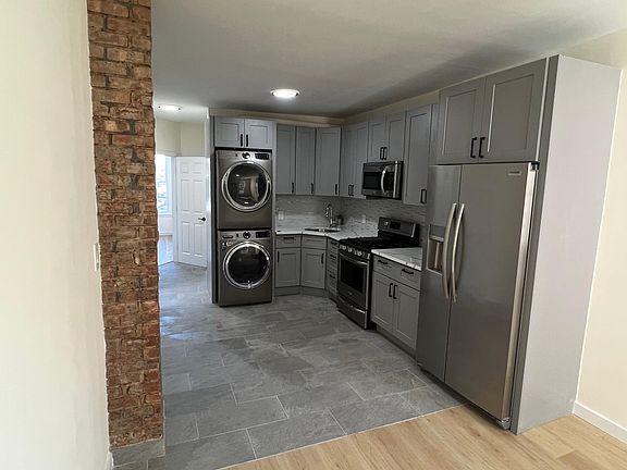 2nd image of 129 Monroe St Floor 2