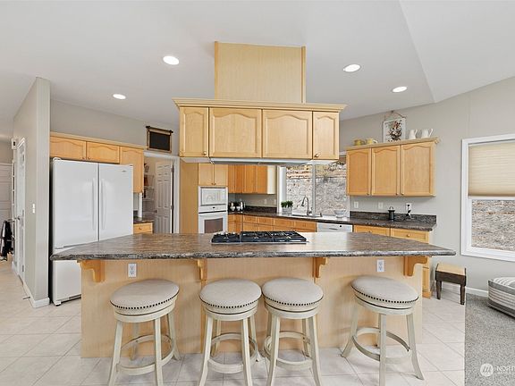 3rd image of 5303 58th Avenue W