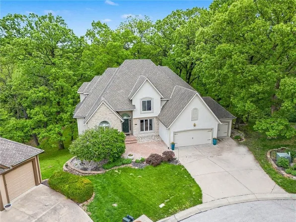 5529 Sleepy Hollow Rd, Parkville, MO 64152