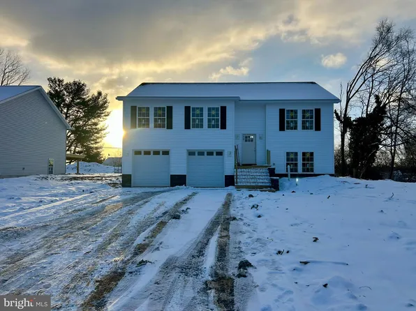 146 Fairview Dr, Carlisle, PA 17015