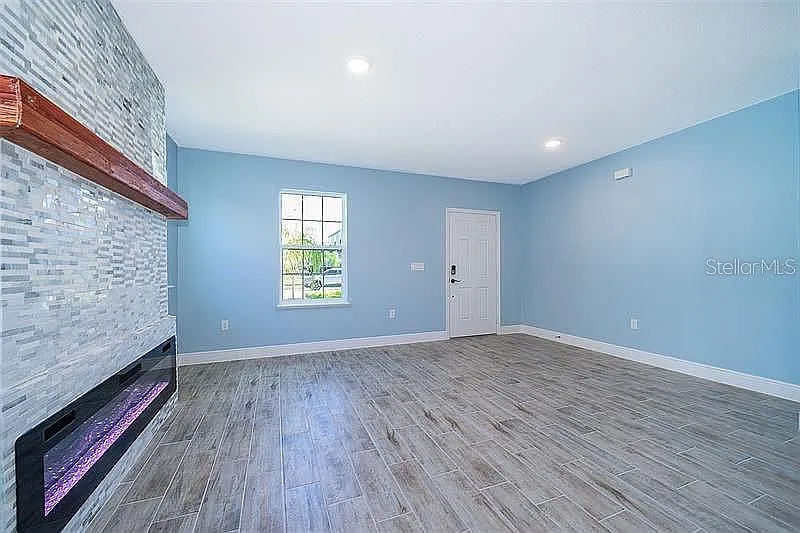 3 bed, 2.5 bath, 2263 sqft, $2,450 — Photo 4