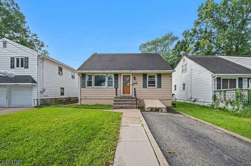 4 bed, 2.0 bath, $3,850 — Photo 1