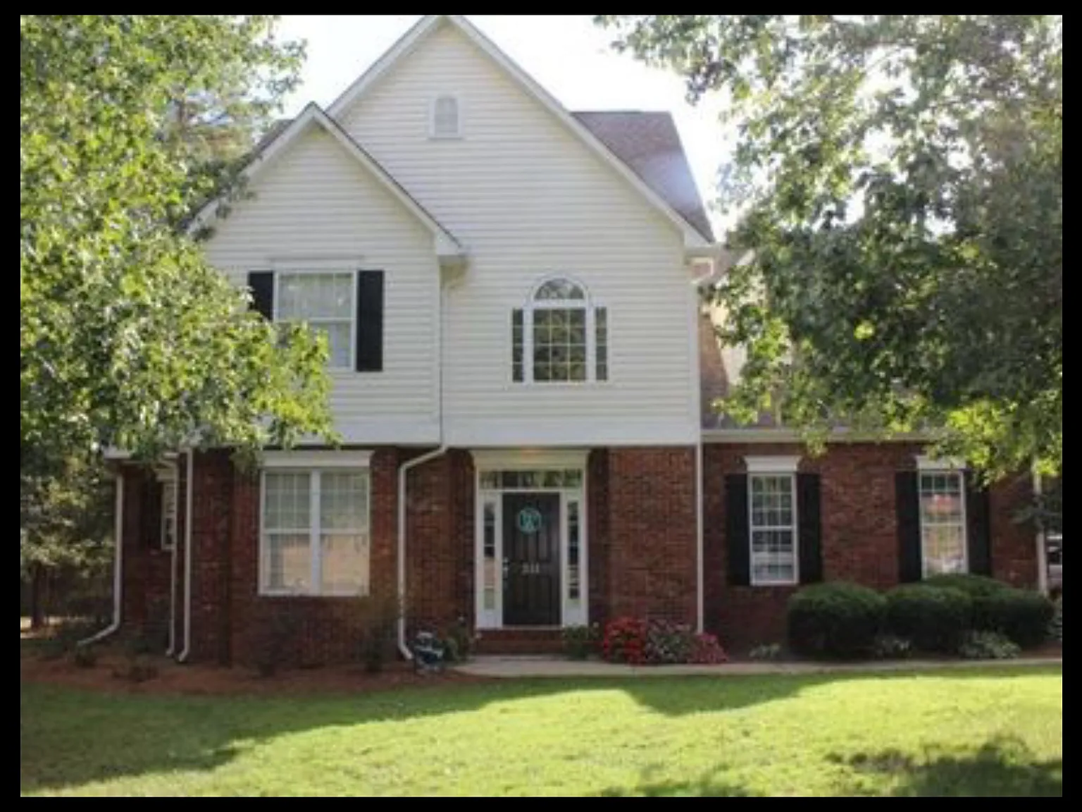 4 bed, 2.5 bath, 2221 sqft, $2,700 — Photo 1