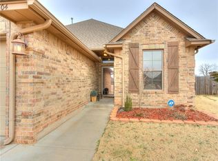 1704 Augusta Cir, Yukon, OK 73099