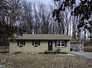882 Forest Rd, Chambersburg, PA 17202