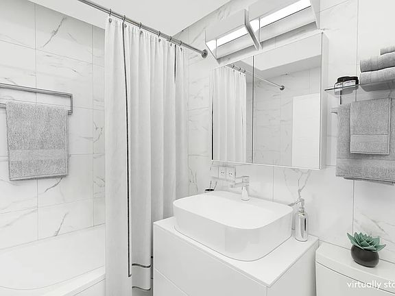 4th image of 118 E 60th St APT 15D
