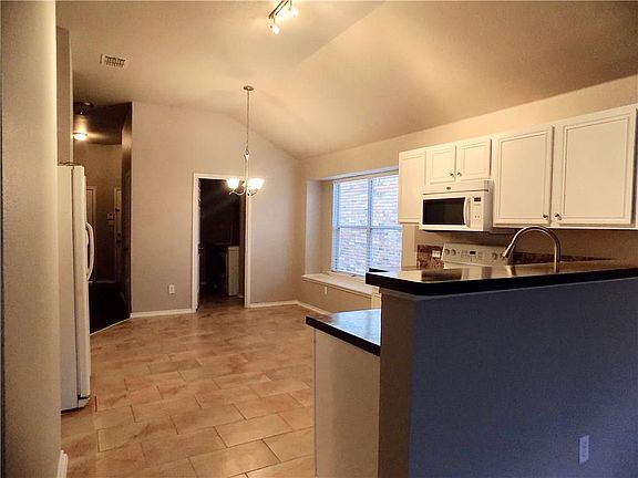 3rd image of 3012 Thicket Bend Ct