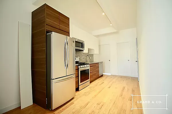 Rented by Grand & Co. | media 19