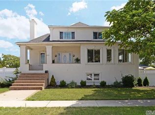 315 Roosevelt Ave, Freeport, NY 11520