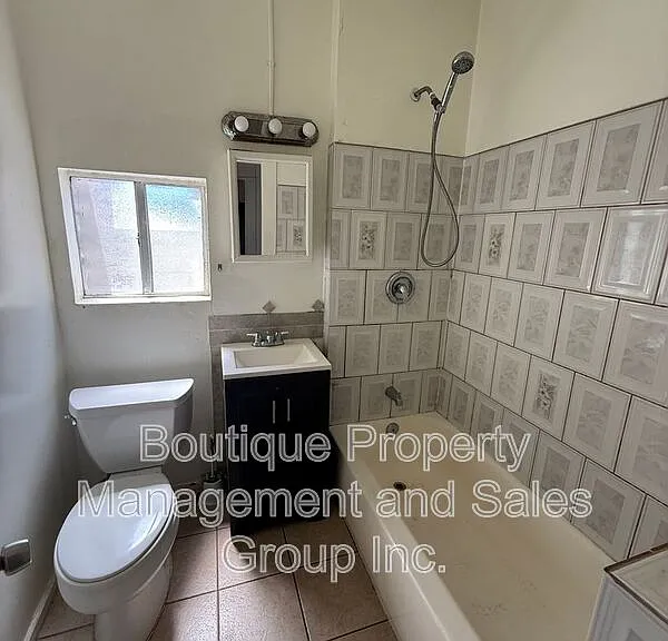 1614 E Broadway #7 — Photo 5