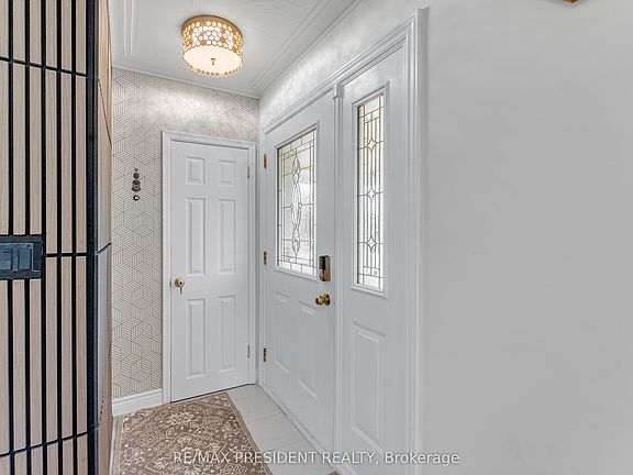 5th image of 163 Prince Charles Dr