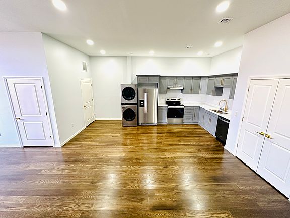 2nd image of 118 Baltimore St #307