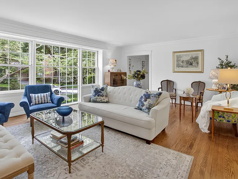 Living room with gorgeous window!