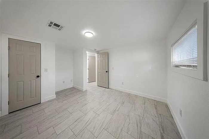 2421 NW 18th St — Photo 23