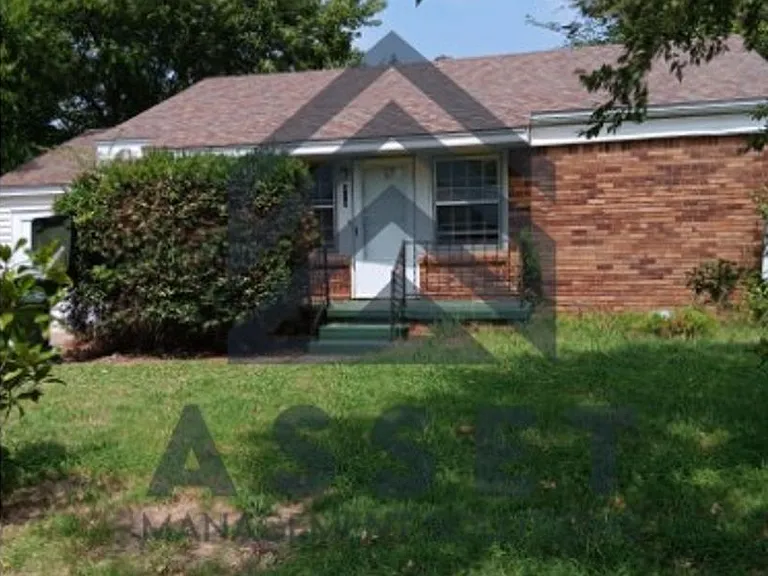 413 E Northrup Dr — Photo 2