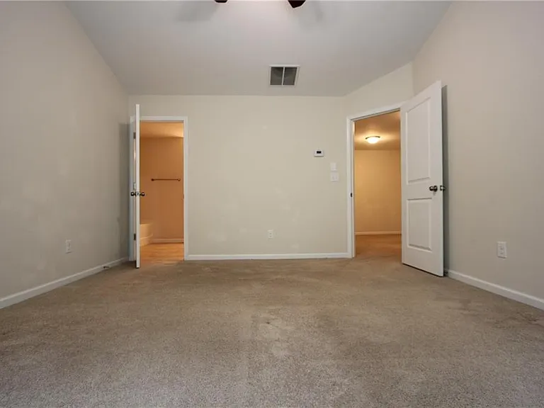 2132 Greencrest Cir — Photo 17