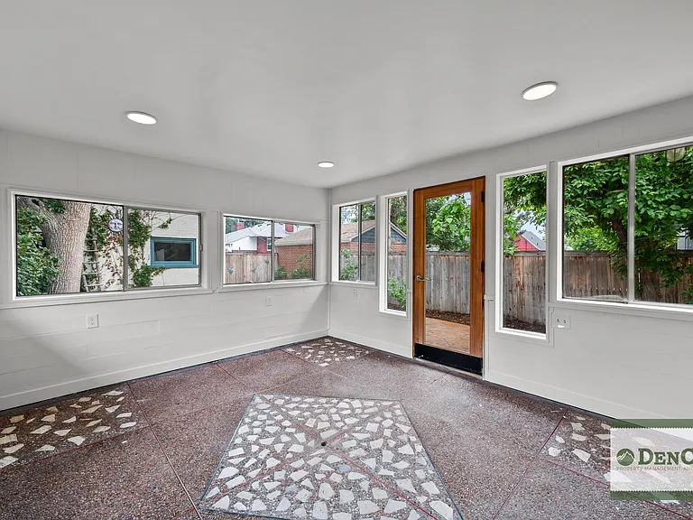 582 S Grant St — Photo 22