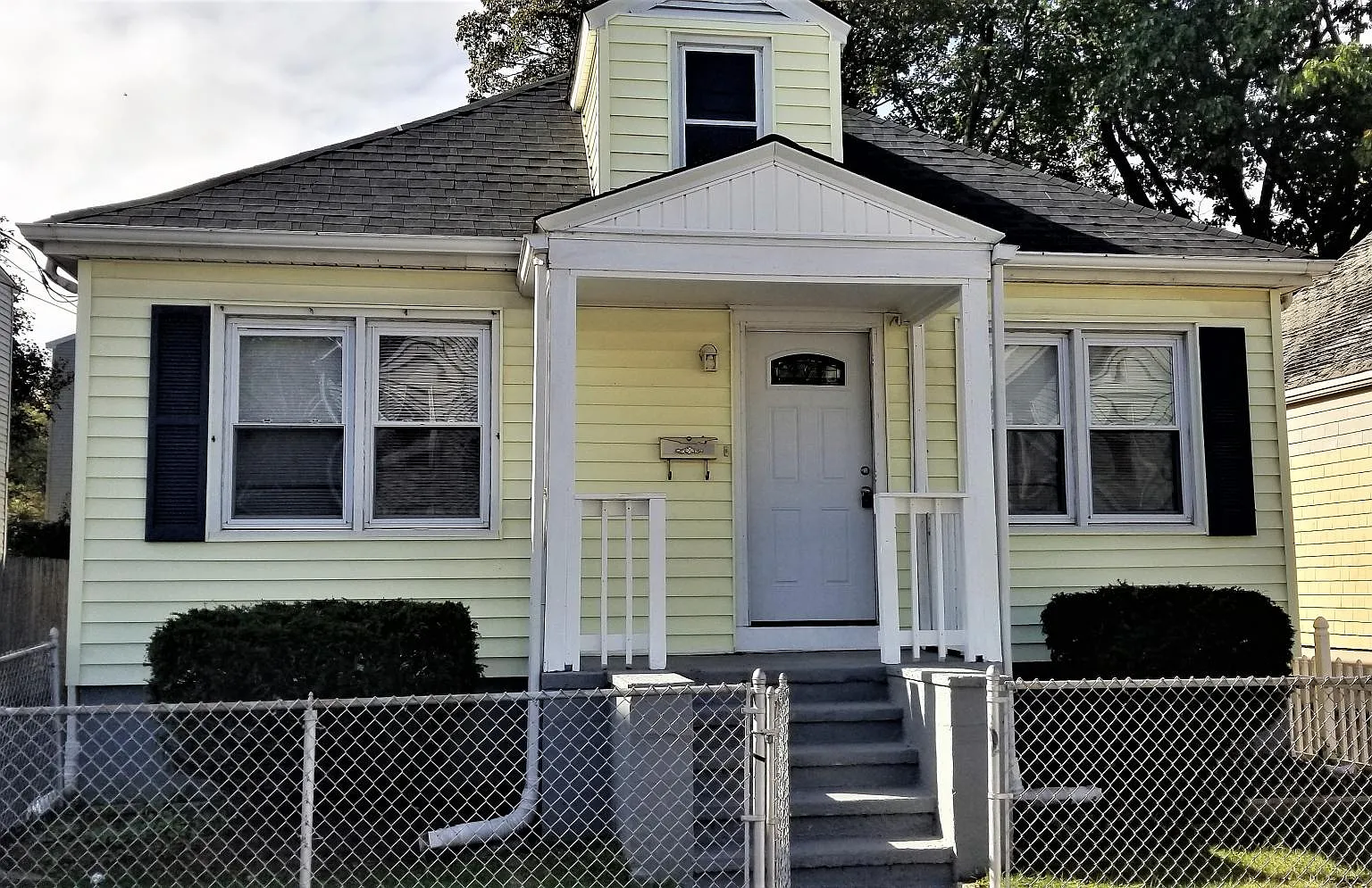 5 bed, 1860 sqft, $3,300 — Photo 2