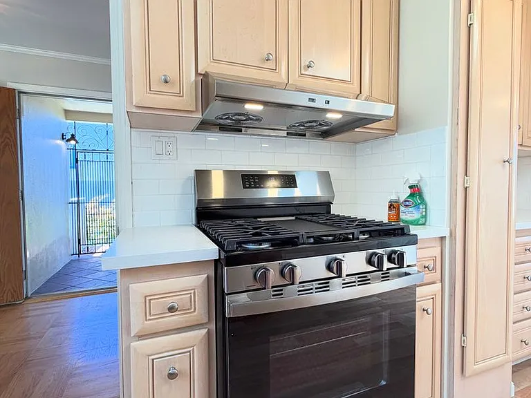 955 Lawton St — Photo 13