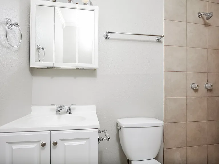 1050 Brownwood Dr — Photo 10