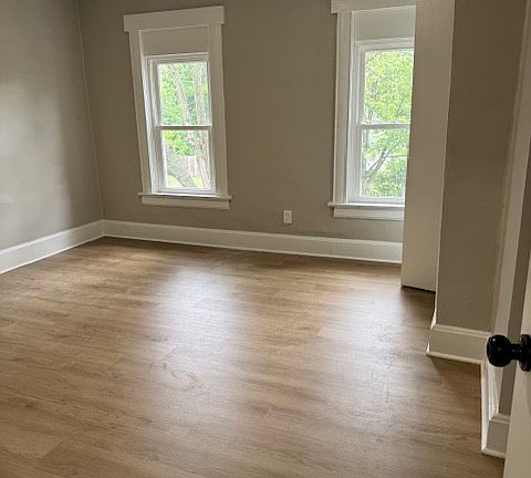 4th image of 217-219 Clarendon Ave #217