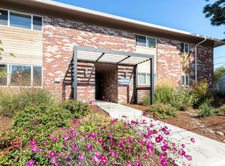 Lower level 1 bed, on site laundry, all dogs welcome!, Portland, OR 97217