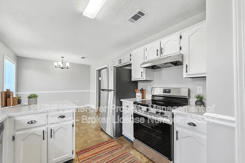 3 bed, 2.0 bath, 1370 sqft, $1,875 — Photo 4